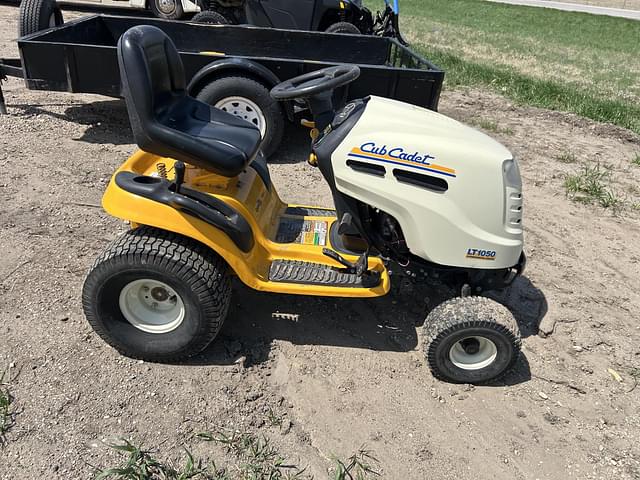 Image of Cub Cadet LT1050 equipment image 3
