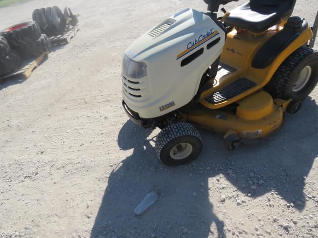 Image of Cub Cadet LT1050 equipment image 4