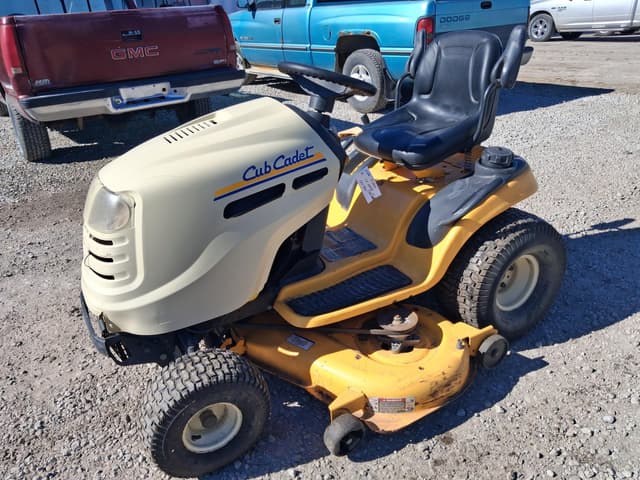 Image of Cub Cadet LT1050 equipment image 3
