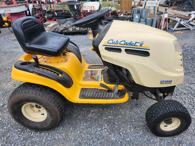 Image of Cub Cadet LT1050 equipment image 3