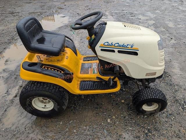Image of Cub Cadet LT1050 equipment image 4