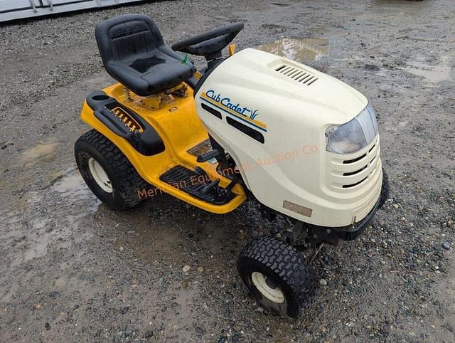 Image of Cub Cadet LT1050 equipment image 3