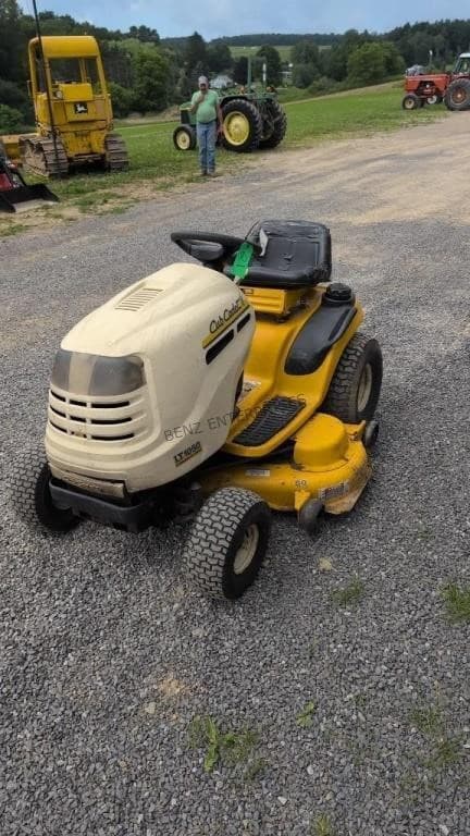 Image of Cub Cadet LT1050 equipment image 4