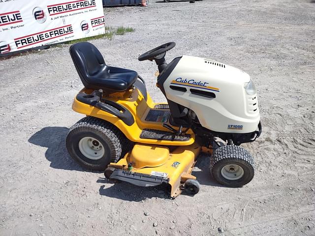 Image of Cub Cadet LT1050 equipment image 3