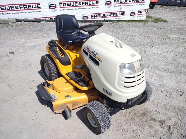 Image of Cub Cadet LT1050 equipment image 2