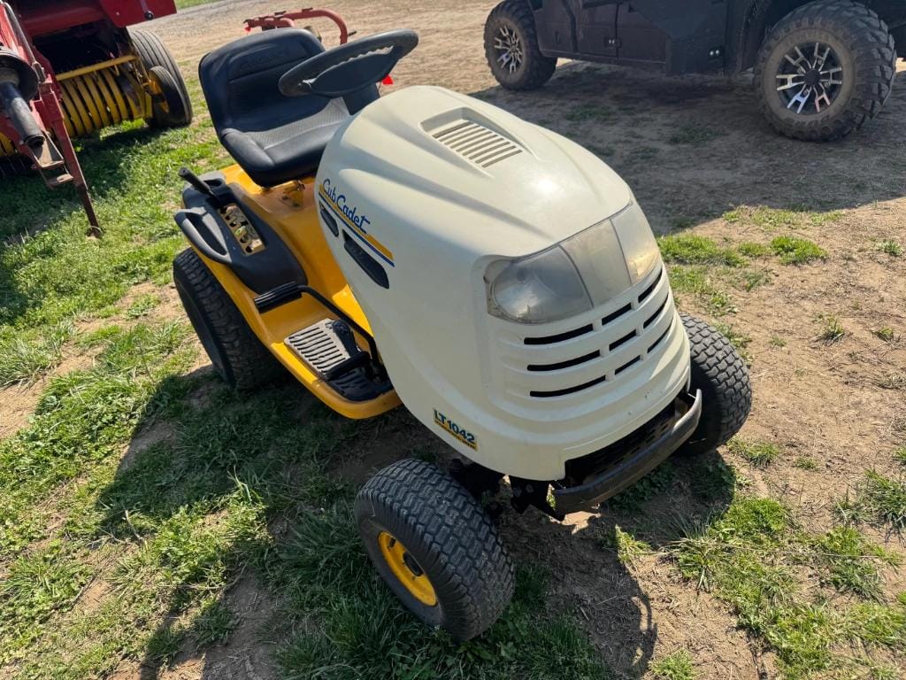 Cub Cadet LT1042 Equipment Image0