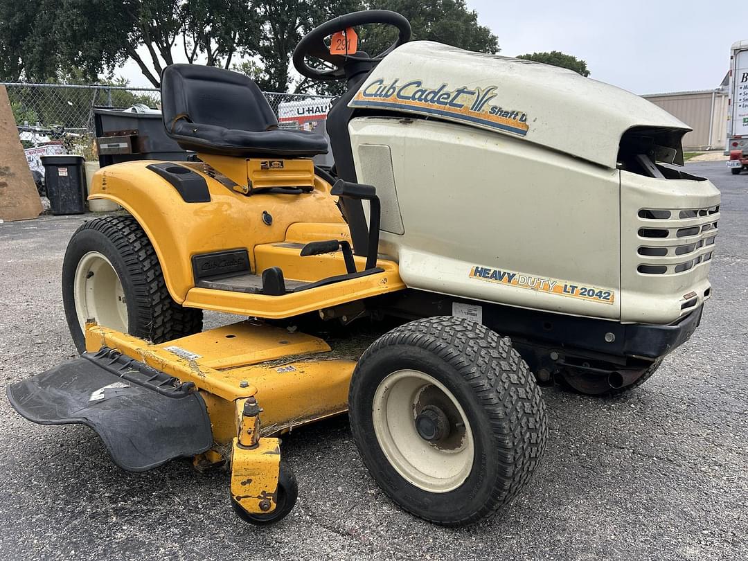 Image of Cub Cadet LT2042 Primary image