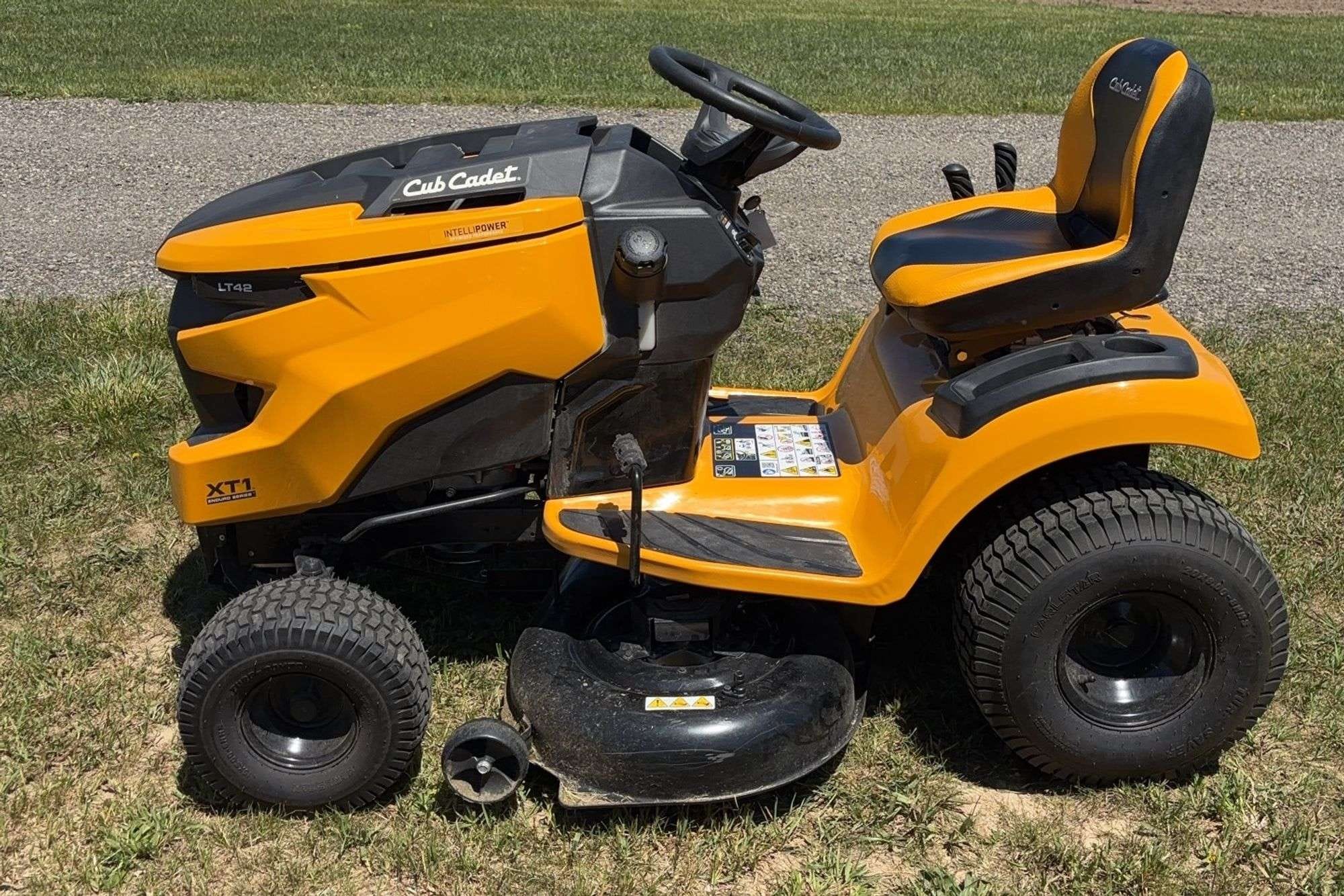 Cub Cadet XT1 LT42 Equipment Image0