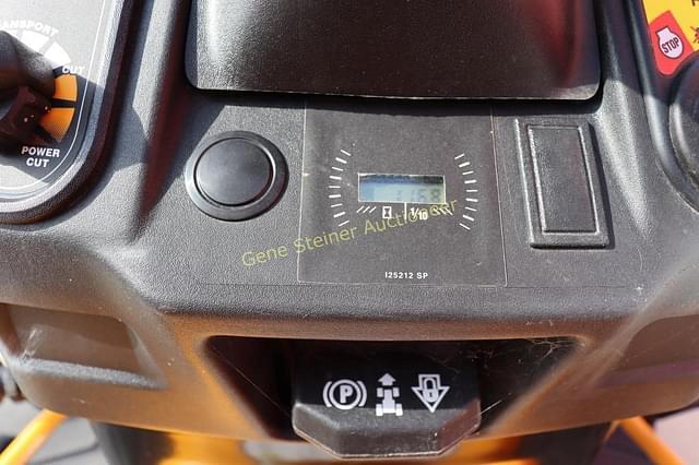 Image of Cub Cadet XT1 LT42 equipment image 4