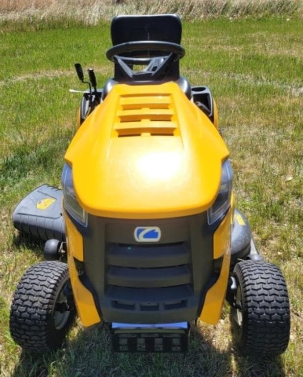 Image of Cub Cadet XT1 LT42 equipment image 2