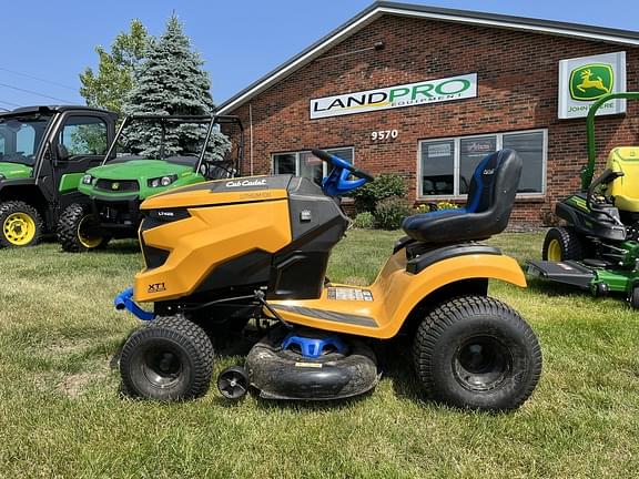 2022 Cub Cadet XT1 LT42 Equipment Image0