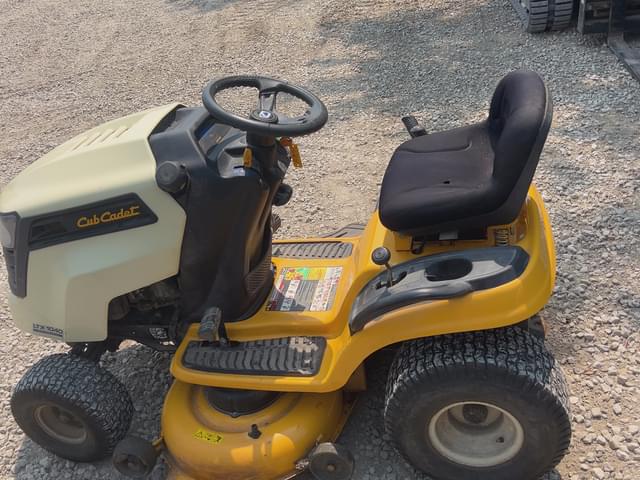 Image of Cub Cadet LTX1040 equipment image 3