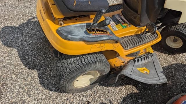Image of Cub Cadet LTX1040 equipment image 3
