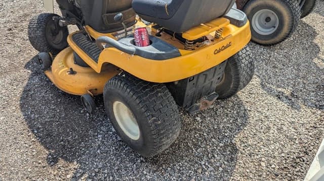 Image of Cub Cadet LTX1040 equipment image 4