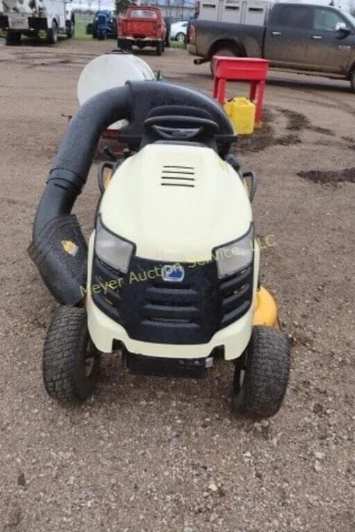 Image of Cub Cadet LTX1040 equipment image 1