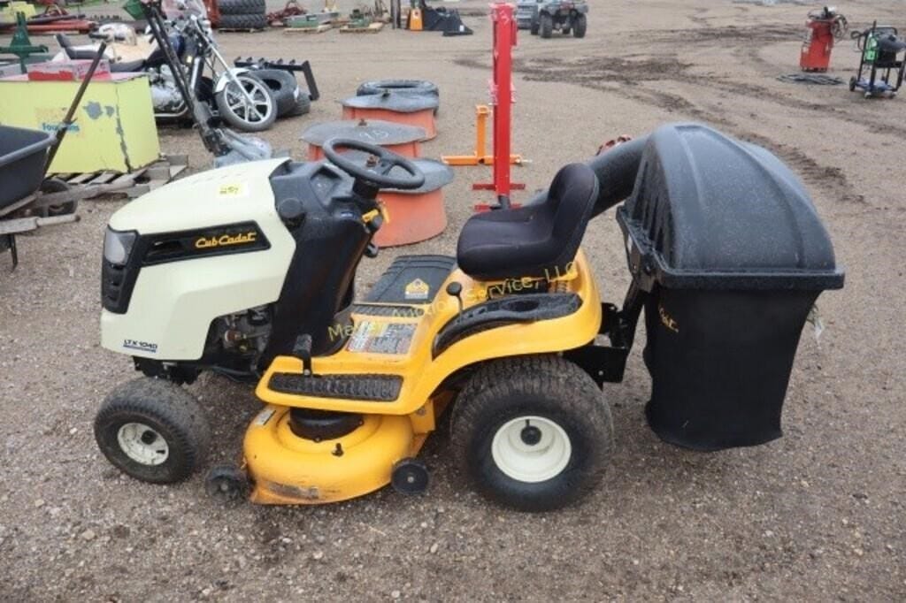 Cub Cadet LTX1040 Equipment Image0