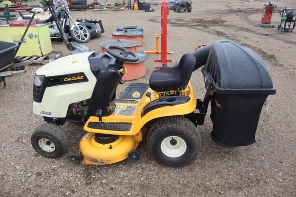 Image of Cub Cadet LTX1040 Primary image