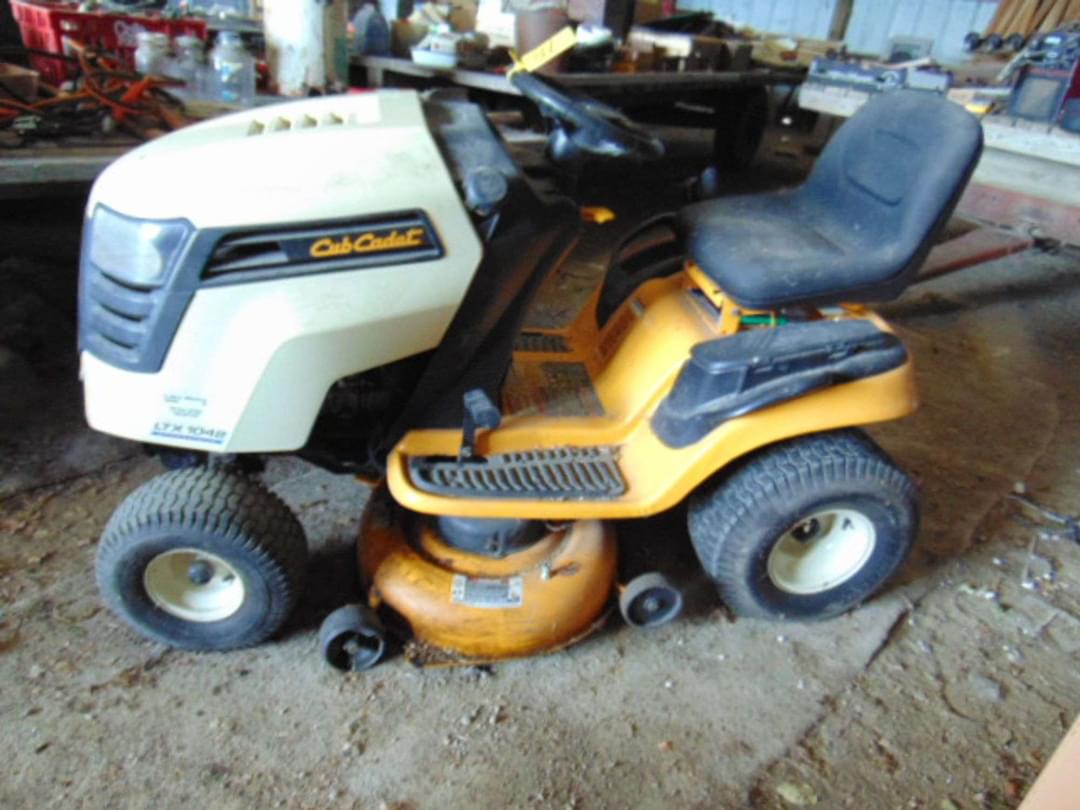 Image of Cub Cadet LTX1042 Image 0