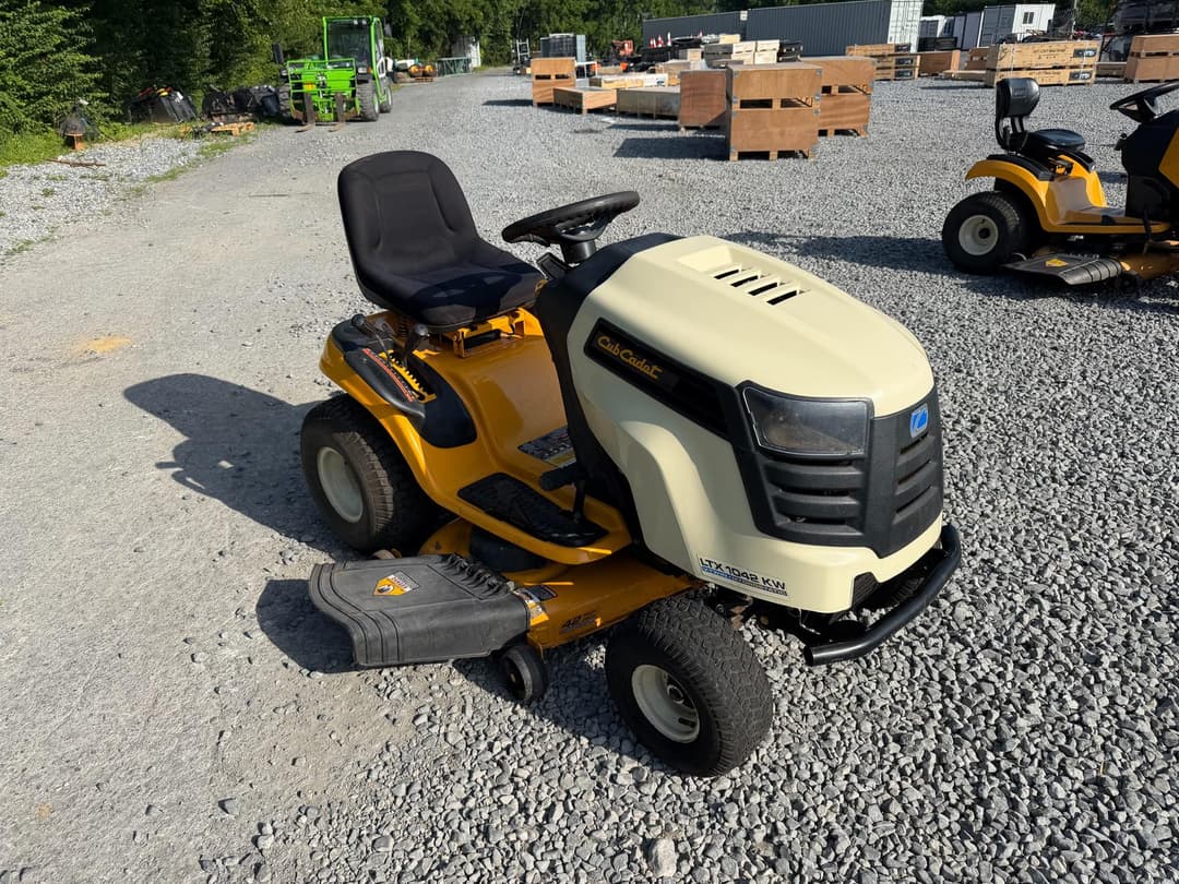 Image of Cub Cadet LTX1042KW Primary image