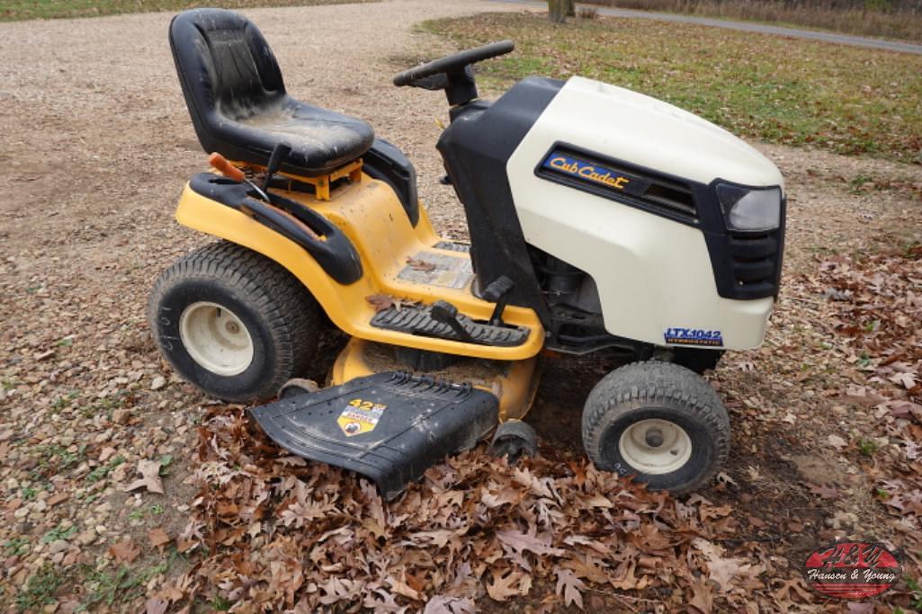 Image of Cub Cadet LTX1042 Primary image