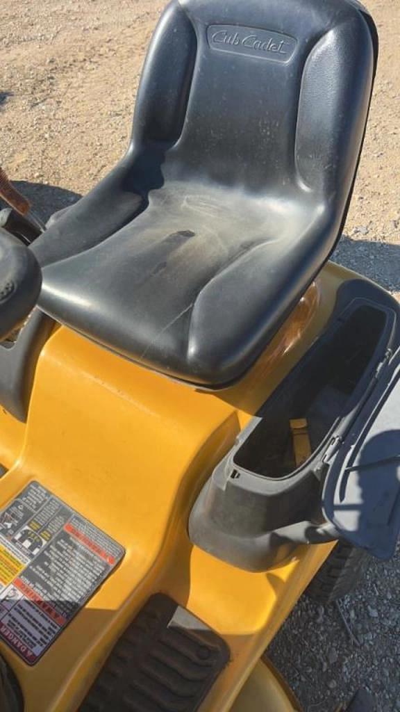 Image of Cub Cadet LTX1045 equipment image 4