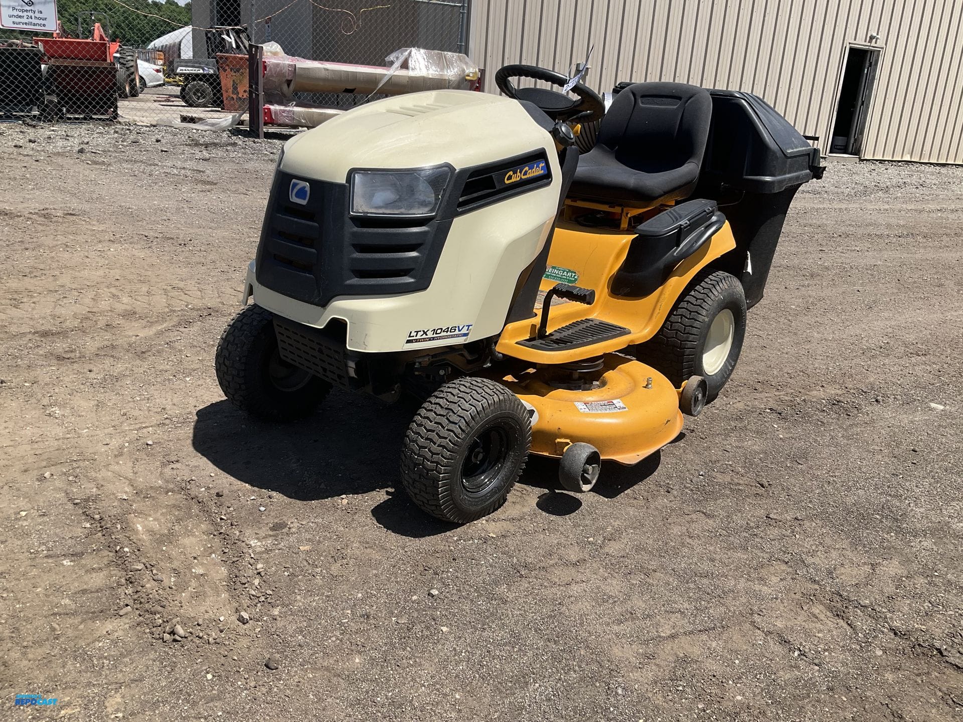 Cub Cadet LTX1046VT Equipment Image0