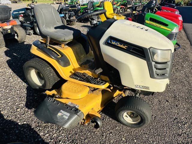 Image of Cub Cadet LTX1050 equipment image 3