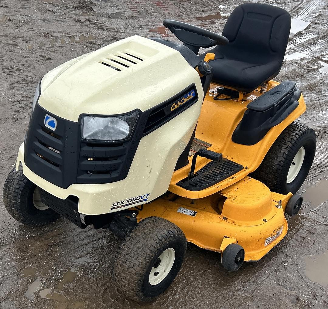 Image of Cub Cadet LTX1050VT Primary image