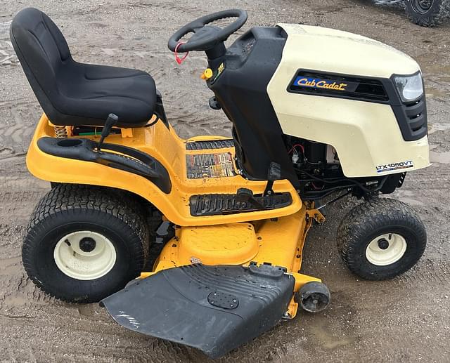 Image of Cub Cadet LTX1050VT equipment image 4