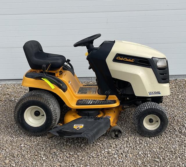 Image of Cub Cadet LTX1040 equipment image 2