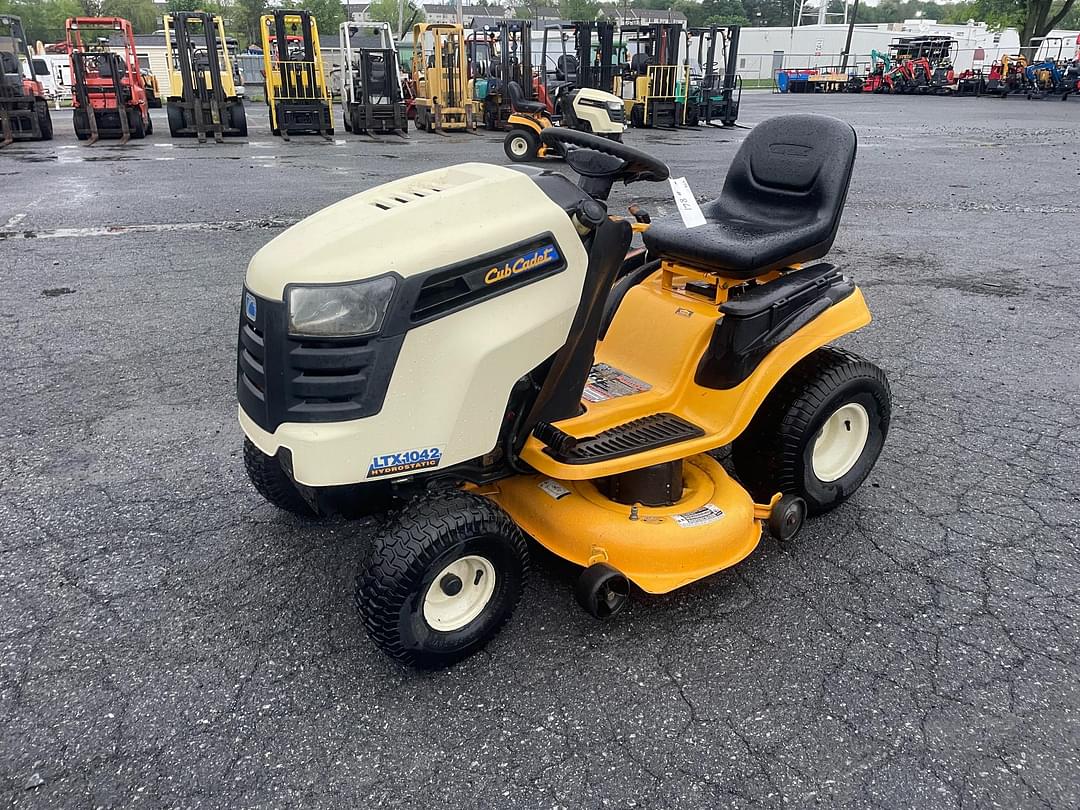 Image of Cub Cadet LTX1042 Primary image