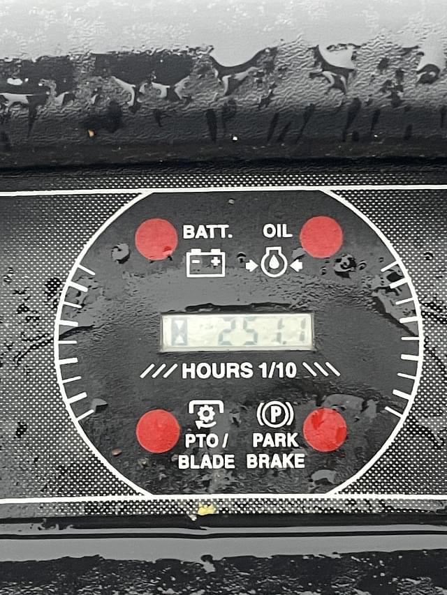 Image of Cub Cadet LTX1042 equipment image 4