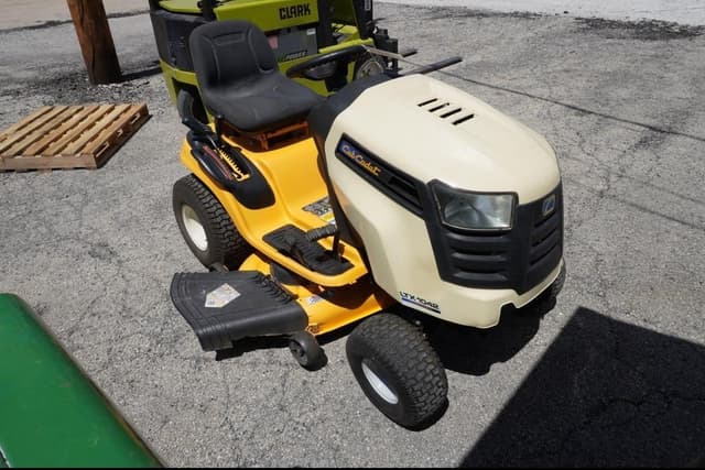 Image of Cub Cadet LTX1042 equipment image 1