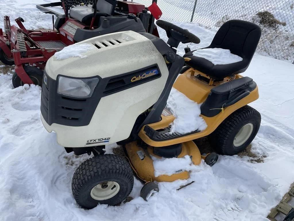 Image of Cub Cadet LTX1042 Primary image