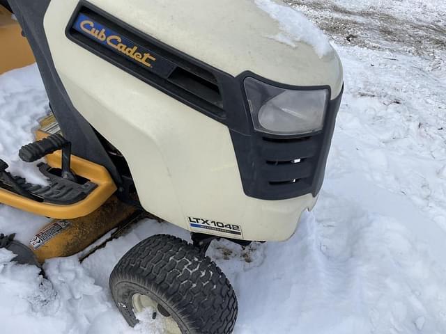 Image of Cub Cadet LTX1042 equipment image 4