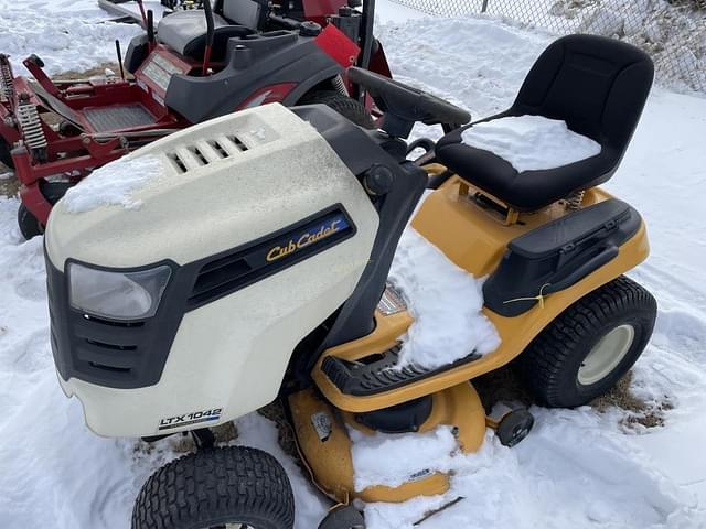 Image of Cub Cadet LTX1042 equipment image 1