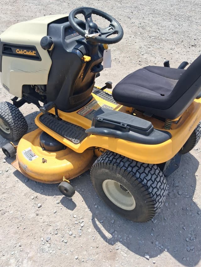 Image of Cub Cadet LTX1045 equipment image 4