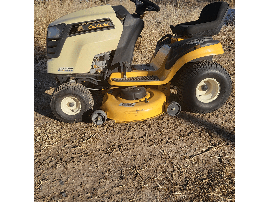 Image of Cub Cadet LTX1045 Primary image