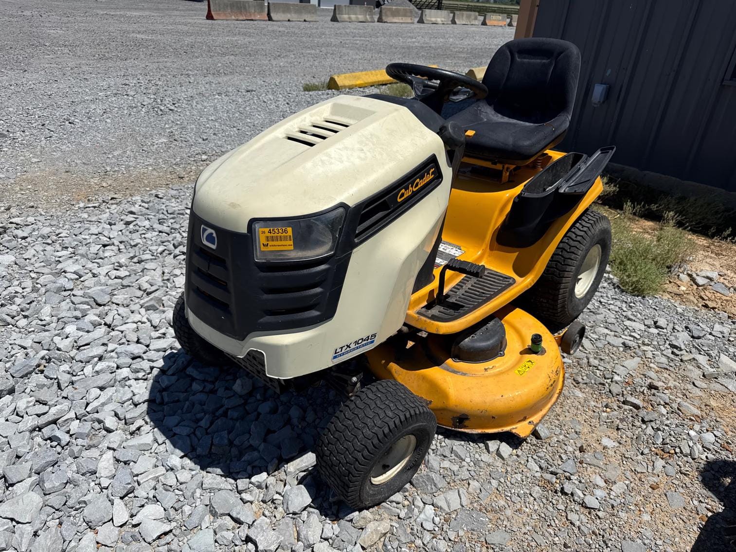Cub Cadet LTX1045 Equipment Image0