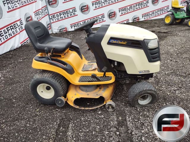 Image of Cub Cadet LTX1045 equipment image 3
