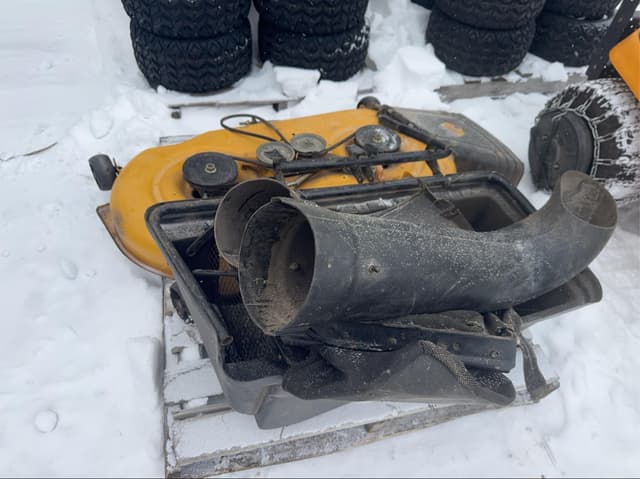 Image of Cub Cadet LTX1046 equipment image 3