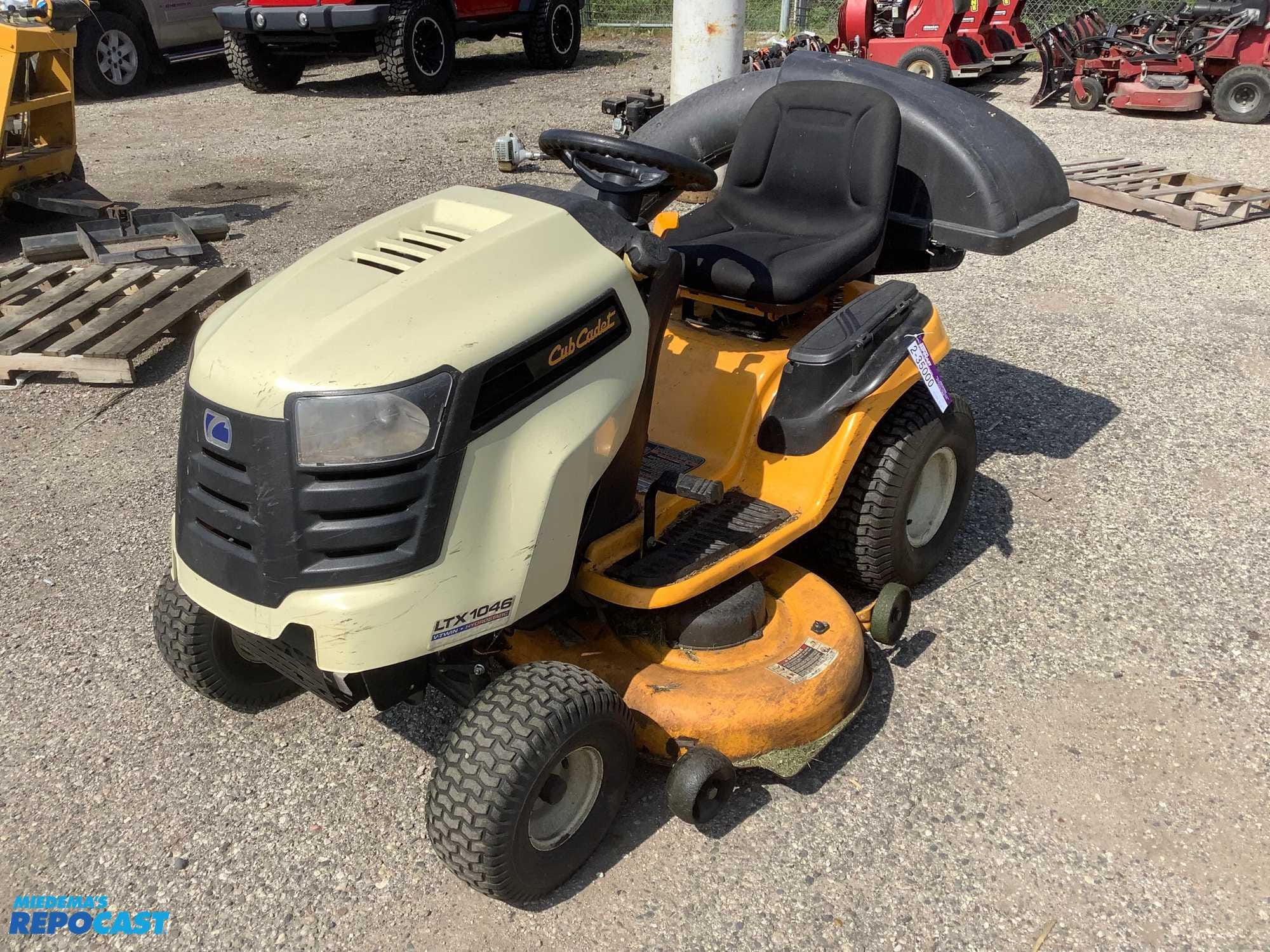 Main image Cub Cadet LTX1046