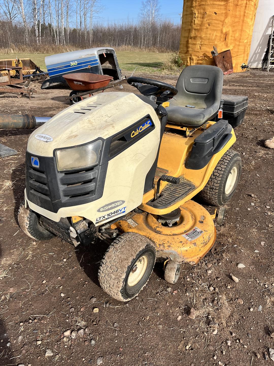 Image of Cub Cadet LTX1046 Primary image