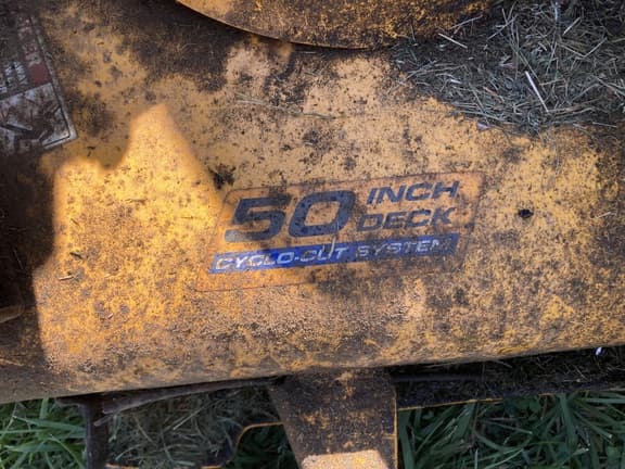 Image of Cub Cadet LTX1050 equipment image 4