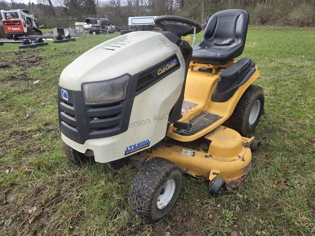 Image of Cub Cadet LTX1050 Primary image
