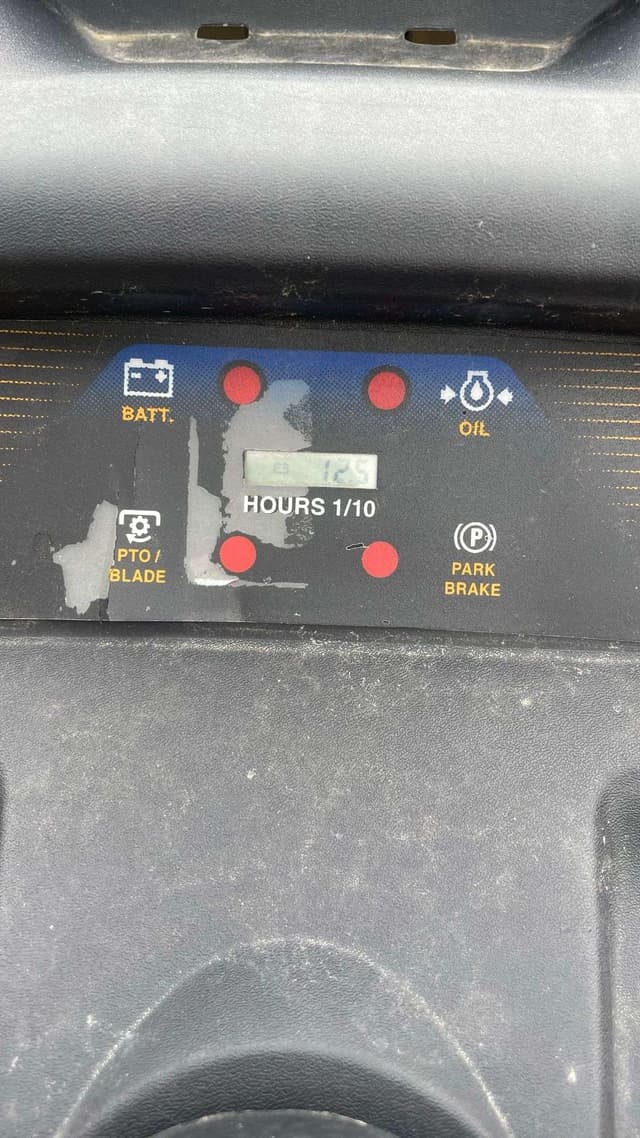 Image of Cub Cadet LTX1050 equipment image 4