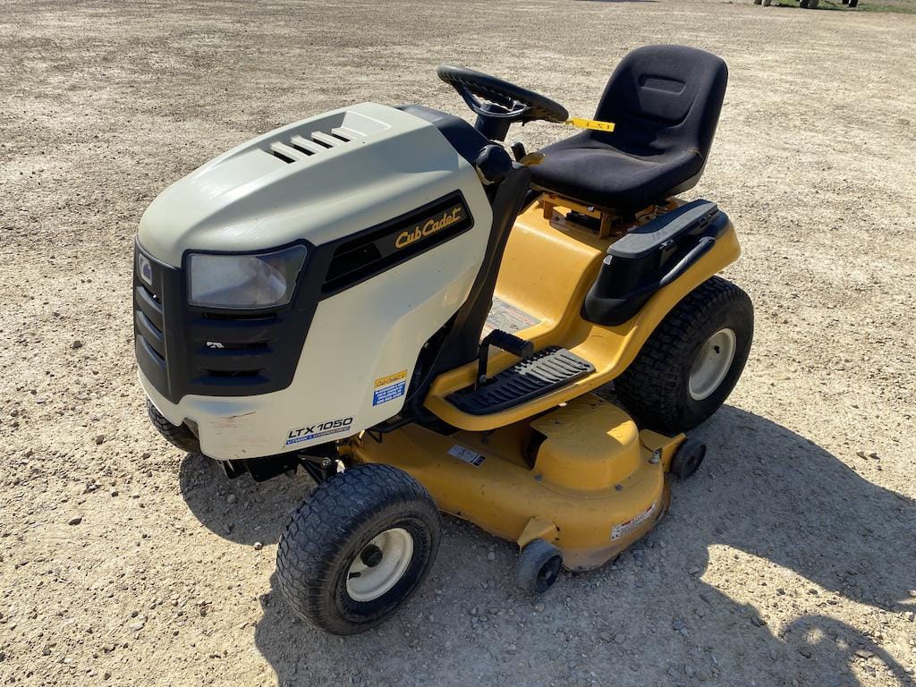 Main image Cub Cadet LTX1050