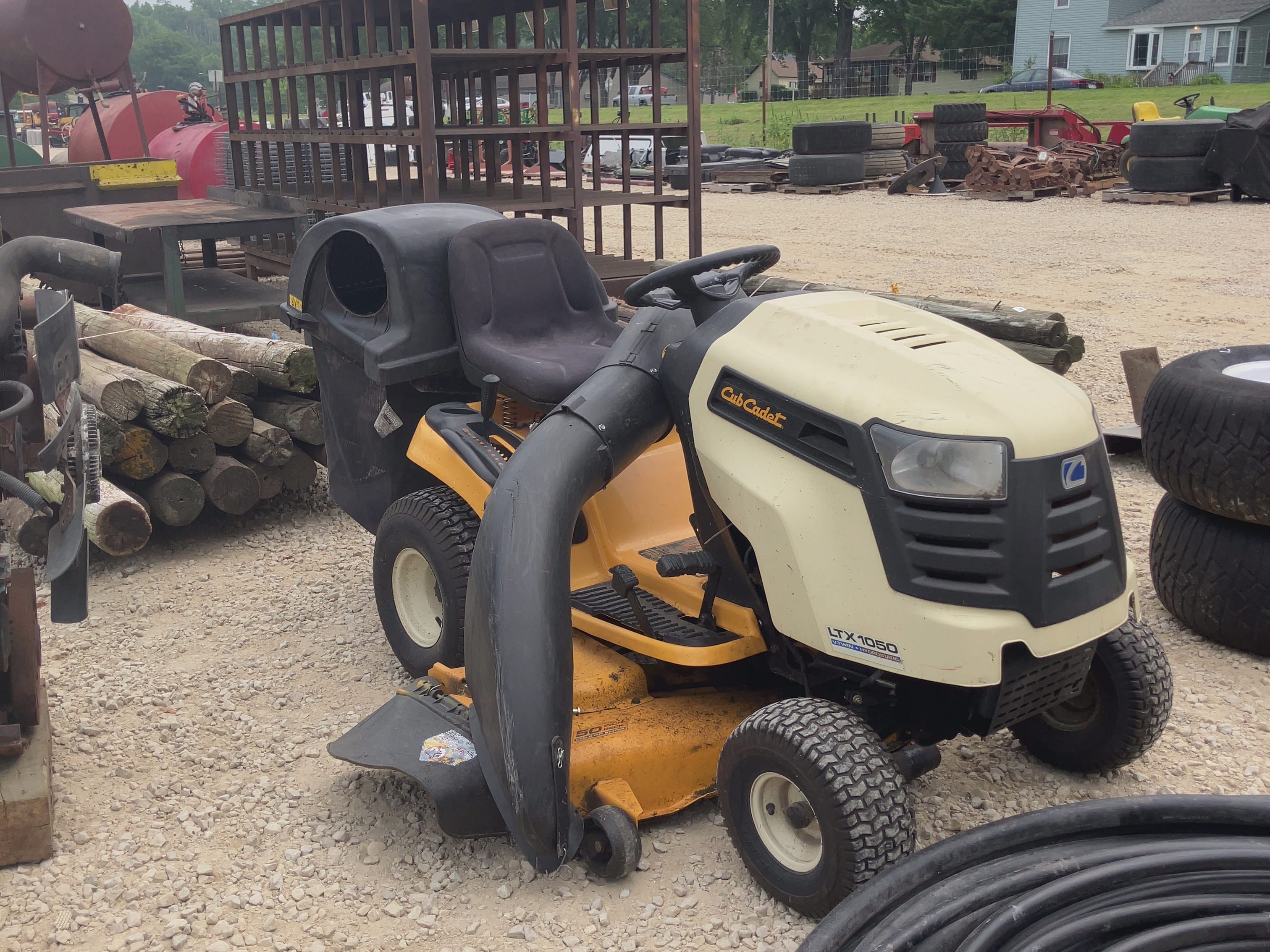 Main image Cub Cadet LTX1050
