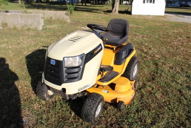 Image of Cub Cadet LTX1050VT equipment image 1
