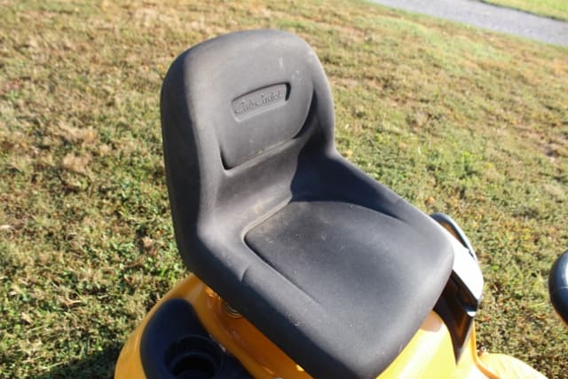 Image of Cub Cadet LTX1050VT equipment image 3